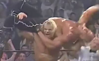 Lex Luger submits Hollywood Hogan to win the WCW Gold!